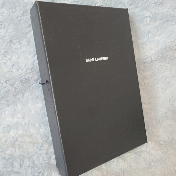 YSL Saint Laurent Grey Chevron Pebbled Bi-Fold Wallet - Picture 15 of 15